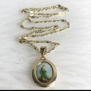Elegant Gold Chain Necklace with Religious Pendant San Judas